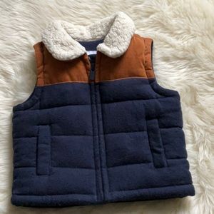 Old Navy baby boy zip up vest with Sherpa collar. Navy, brown and cream. 0-3 mos